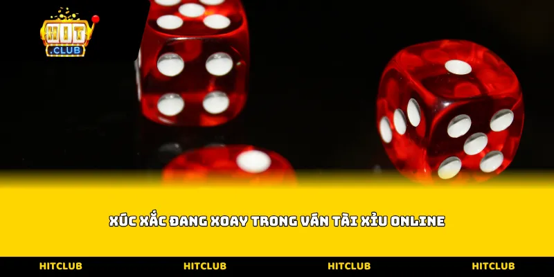 Xúc xắc đang xoay trong ván tài xỉu online